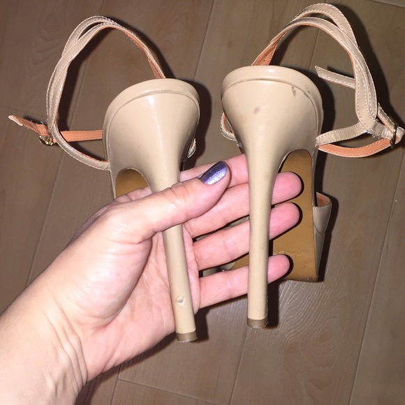 Via Spiga cream patent platform pumps - Picture 7 of 8